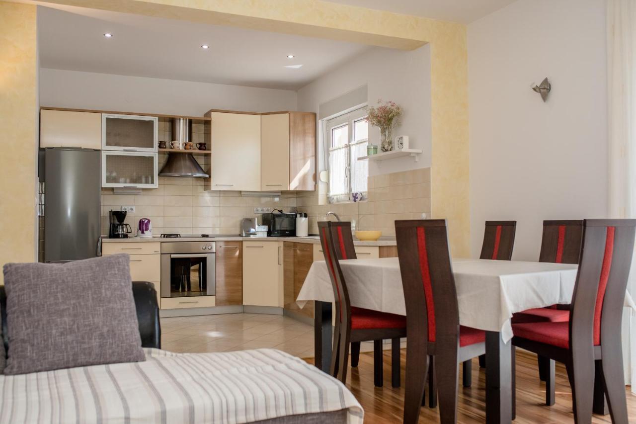 Apartmani Marica Beg Palit ภายนอก รูปภาพ